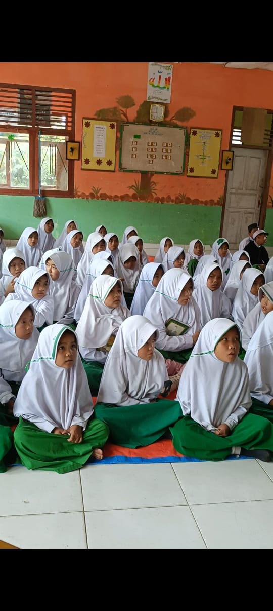 Pelaksanaan Pesantren Kilat Hari Pertama di MIN 4 Merangin 