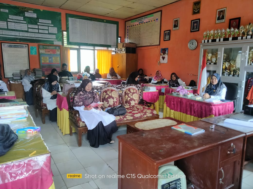 Rapat Guru MIN 4 Merangin Bahas PPDB 2025-2026 dan Pembinaan guru serta Pegawai