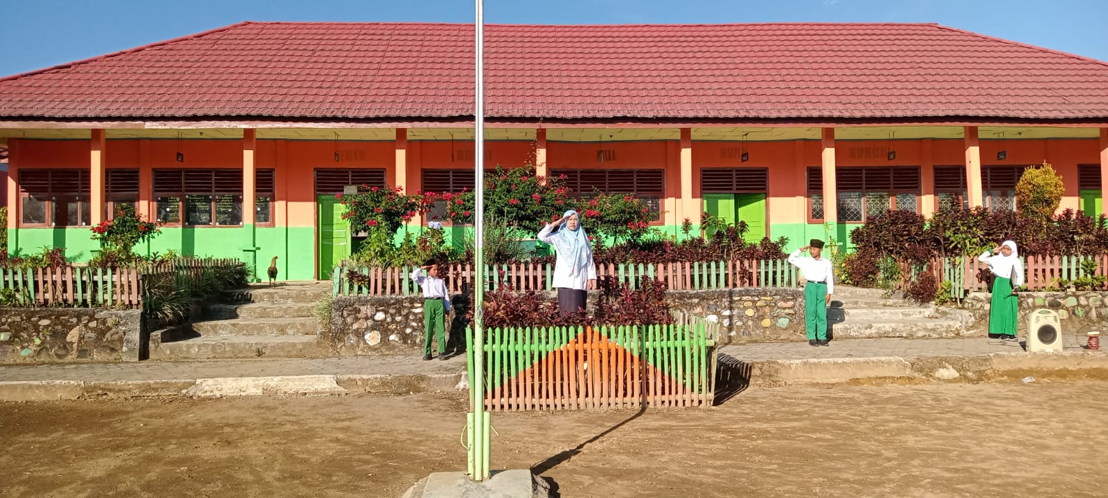 ### Upacara Bendera Perdana MIN 4 Merangin Tahun Ajaran 2024/2025: Kedisiplinan, Kebersihan, dan Sikap Saling Menghargai